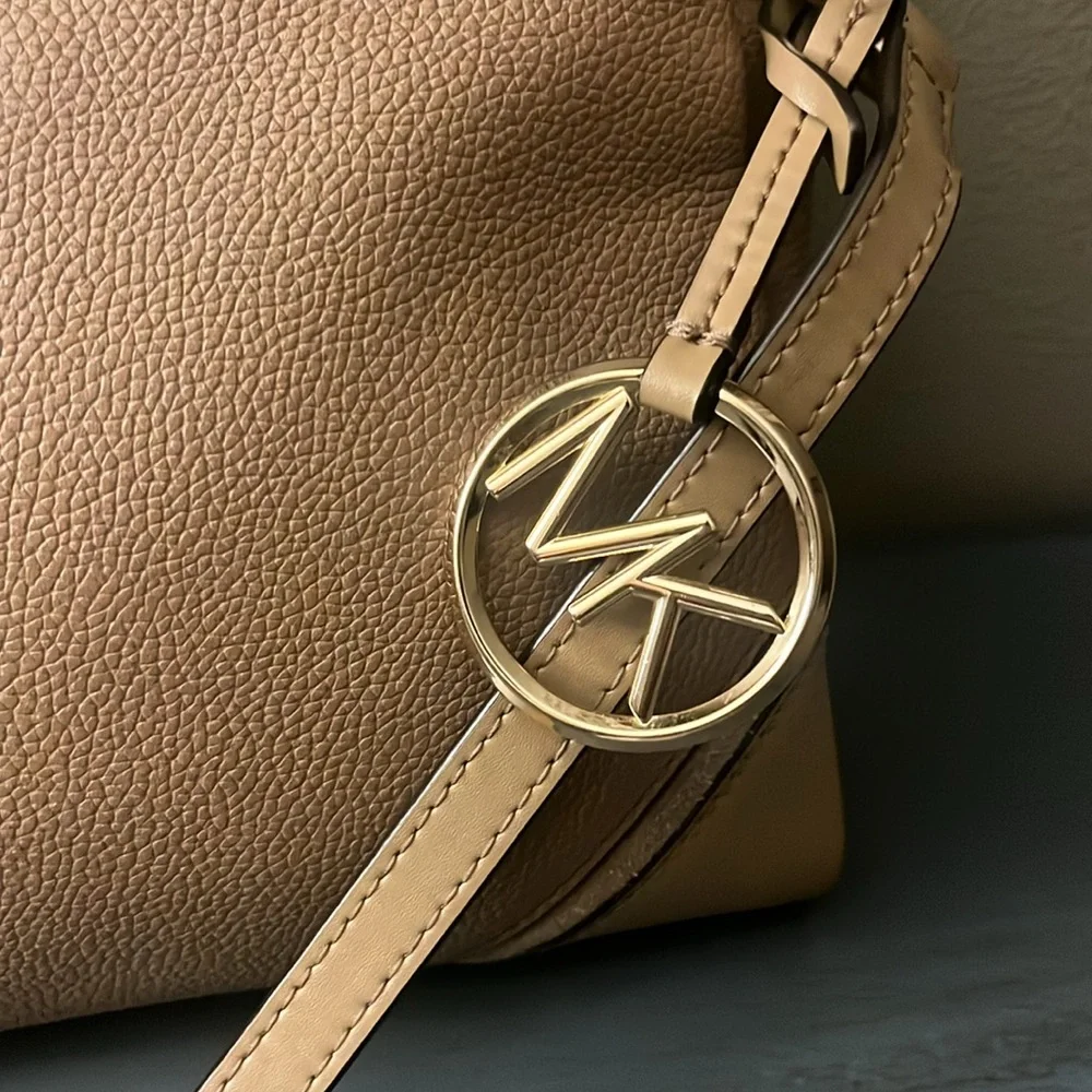 Michael Kors Nicole Triple Compartment Crossbody Bag, Beige Leather Gold Har EUC